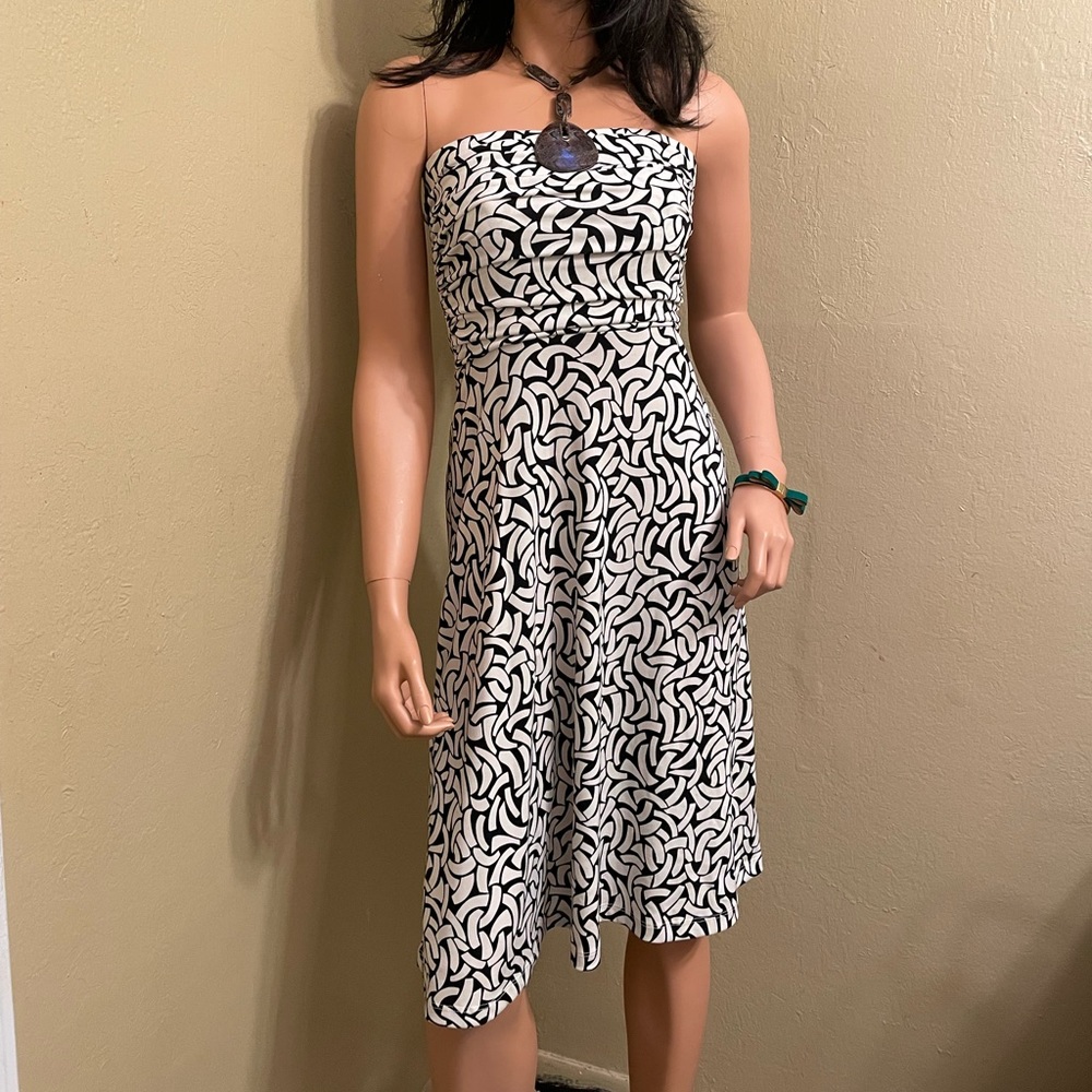 Forever 21 black white midi dress strapless. Size Large.